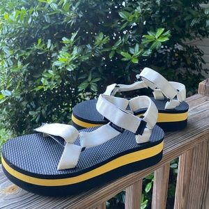 TEVA FLATFORM UNIVERSAL WHITE YELLOW PLATFORM SANDALS US 7.5